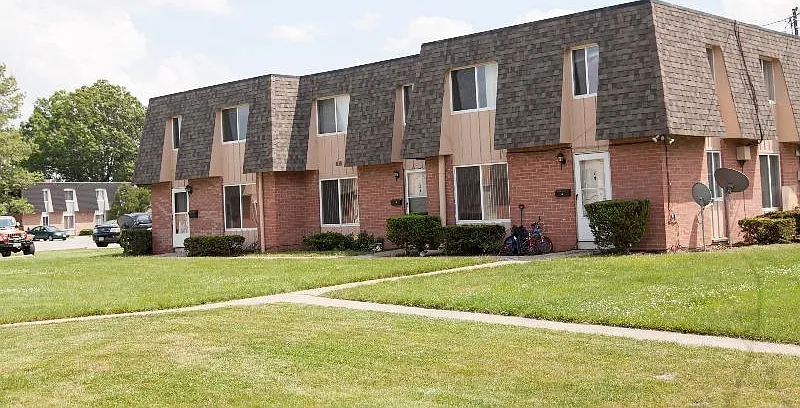 Beaver Crest Townhomes and Garden Apartments — Photo 4