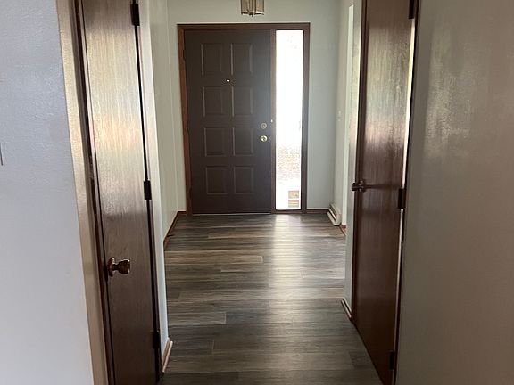 3rd image of 1018 Meadow Ln