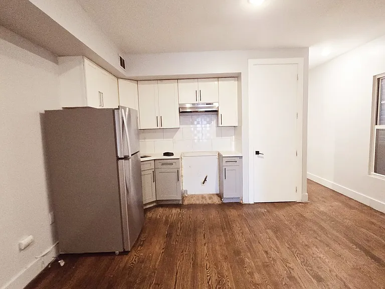 181 Clerk St #1A — Photo 2