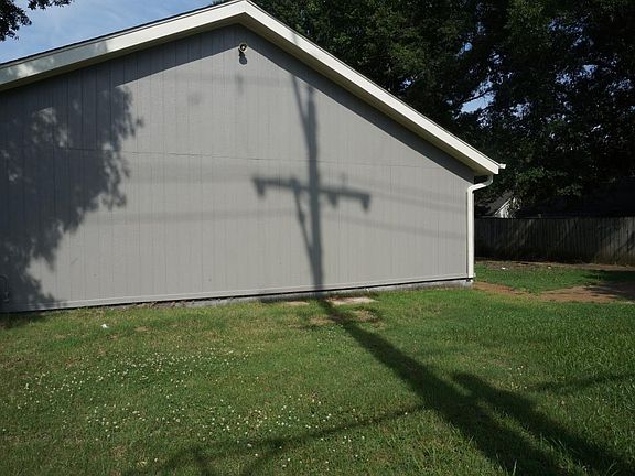 3rd image of 5923 Pebble Beach Ave