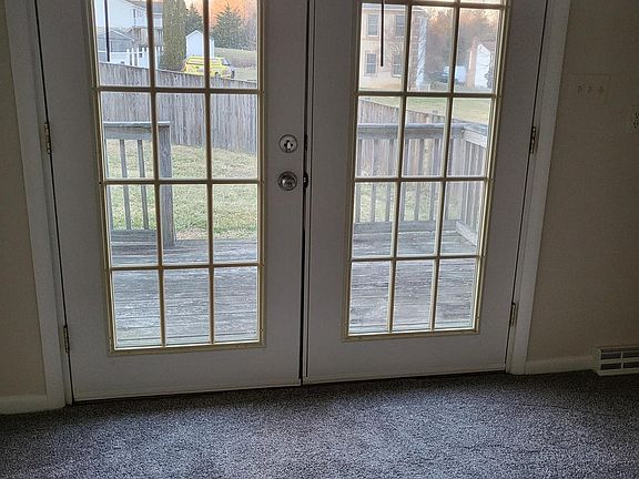 4th image of 910 Ponds Wood Rd
