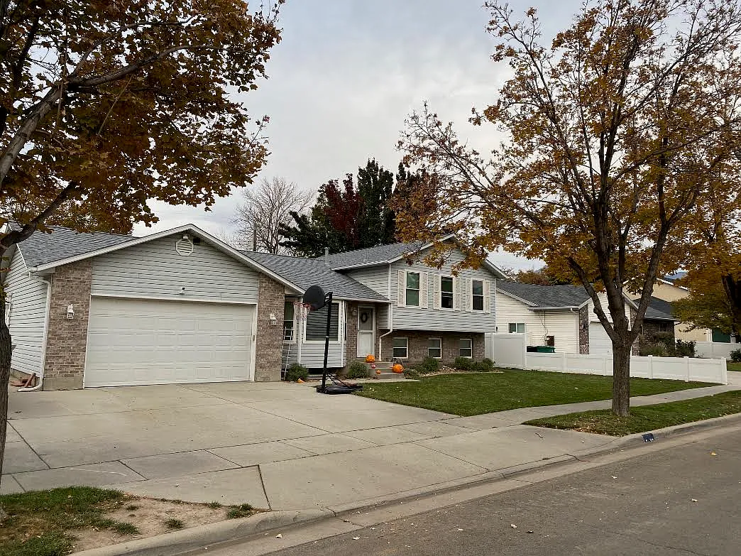5 bed, 3.5 bath, 2768 sqft, $3,300 — Photo 2