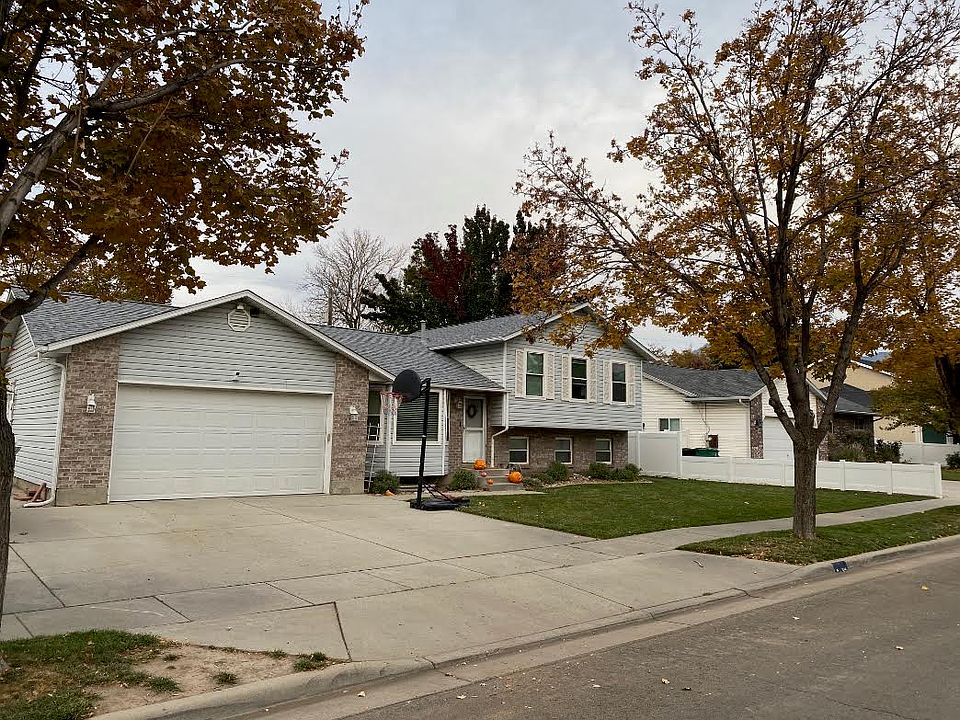 2nd image of 48 W Clay Park Dr