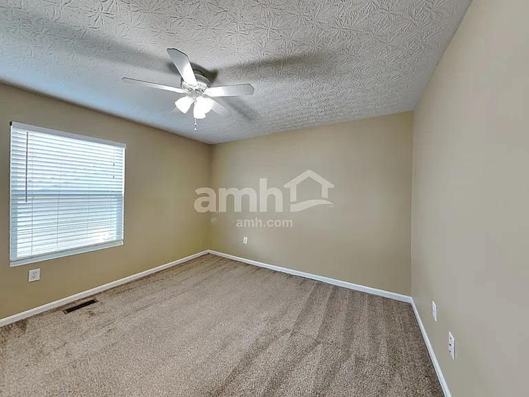 4207 N Yorkshire Sq — Photo 17