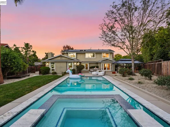 829 Stonehaven Dr, Walnut Creek, CA 94598