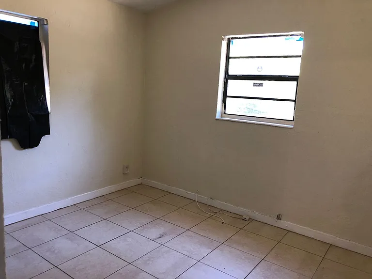 1859 Lauderdale Manor Dr — Photo 19