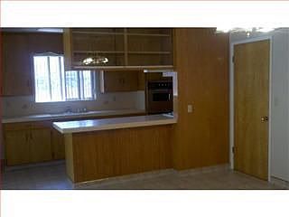 2nd image of 975 East St