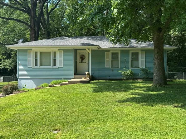 732 Santa Fe St, Leavenworth, KS 66048
