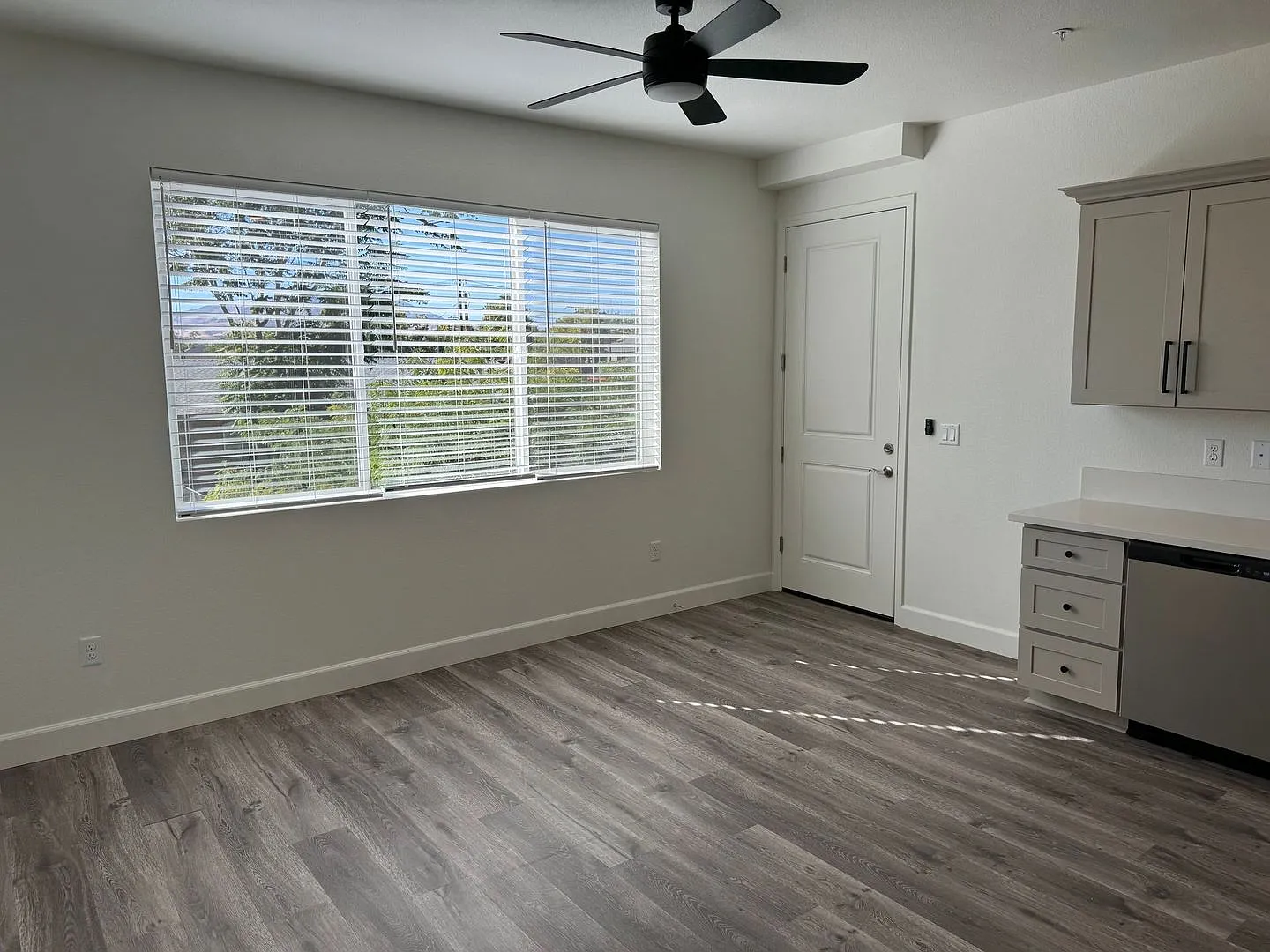 Move-In Ready! New Sparks Apartments with 1 Month Free! — Photo 2