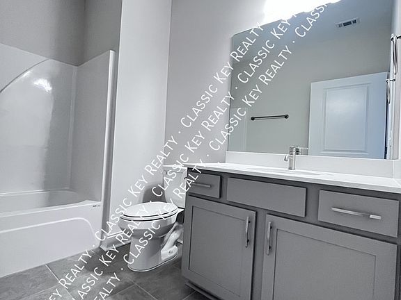 2nd image of 1026 Stoneleigh Ln #202