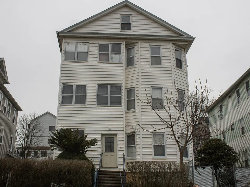 91 Perry Ave #3