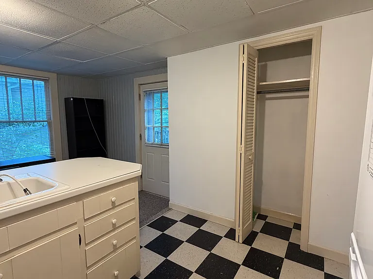 405 S Mendenhall St #8 — Photo 8
