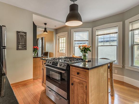 2nd image of 106 Rockland St #2