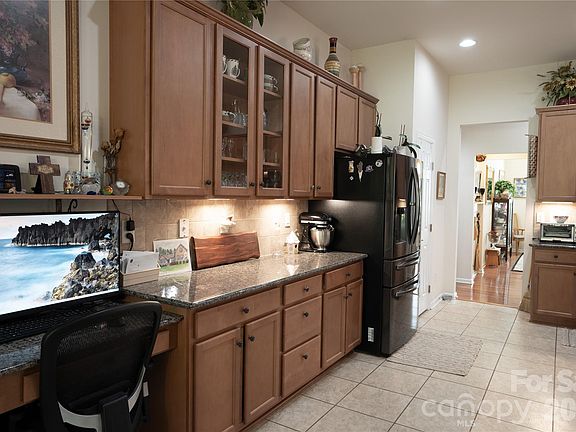 3rd image of 7661 Sellers Way