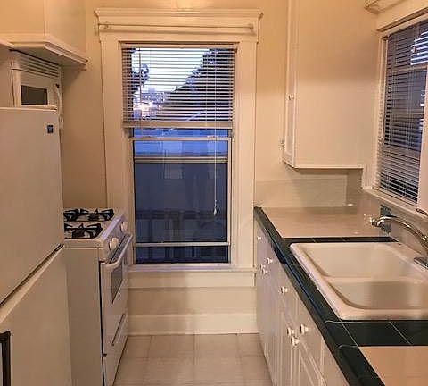 5th image of 526 Anderson Pl APT 15