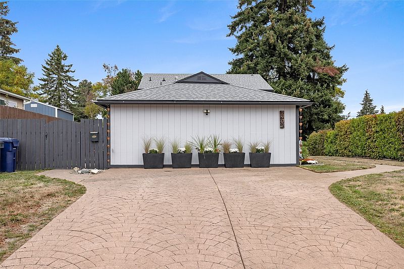 2nd image of 2902 N Orchard