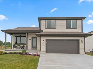 2006 SE Oak Ridge Dr, Oak Grove, MO 64075