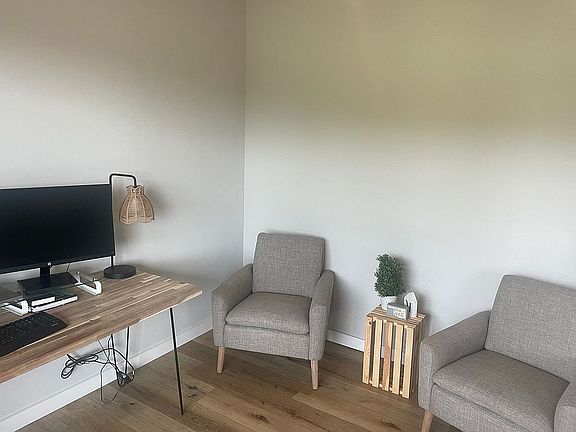 5th image of 555 Woodlands Dr
