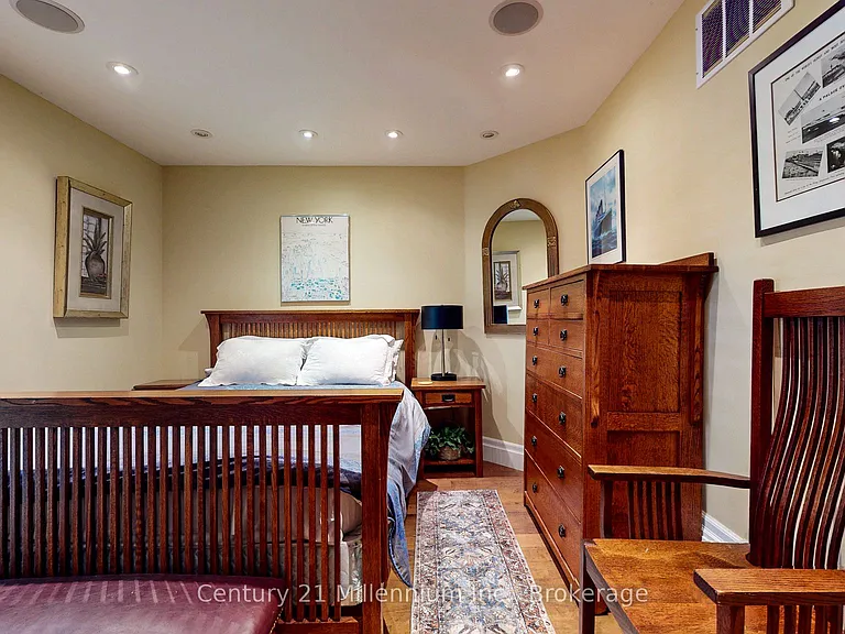 434 Oxbow Cres — Photo 3