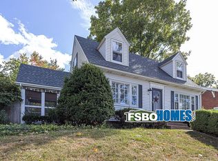 31 Crestwood Ter, Davenport, IA 52803