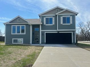 20957 Veterans Dr, Elkhorn, NE 68022