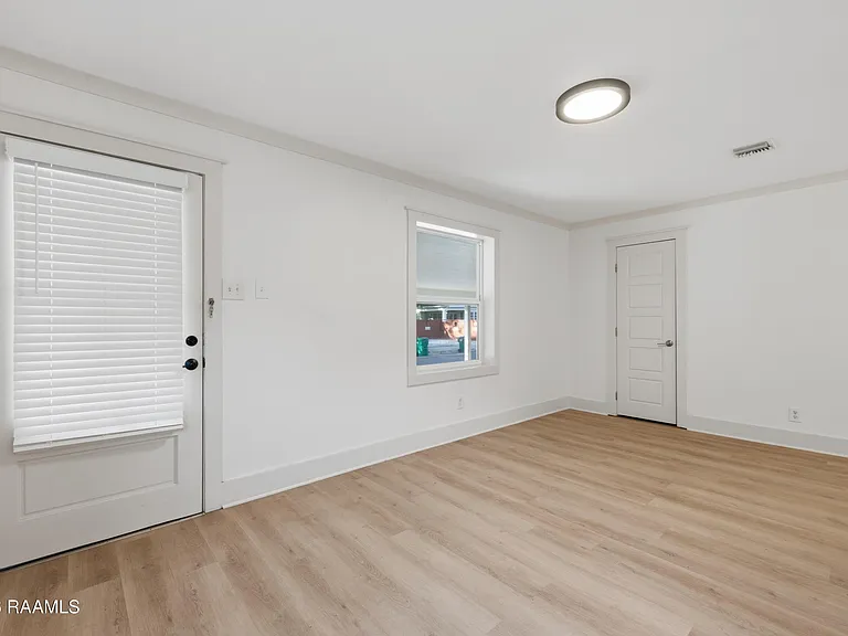 104 Howard Ave — Photo 4