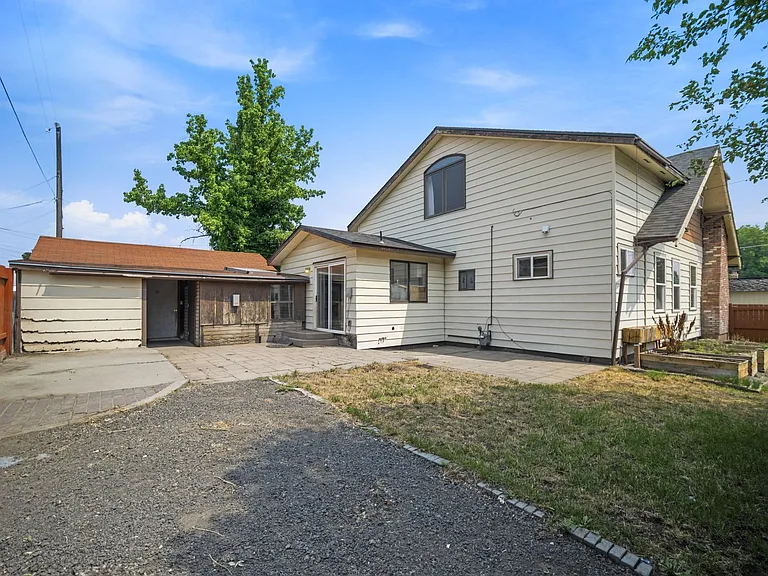 5703 N Regal St — Photo 17