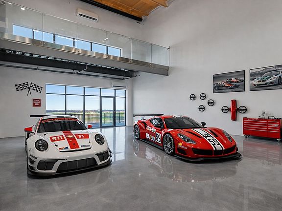 4th image of 400 Fast Ln #9