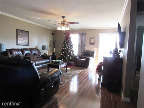 712.LivingRoom