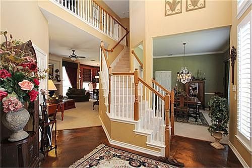 2nd image of 619 Clifton Ct