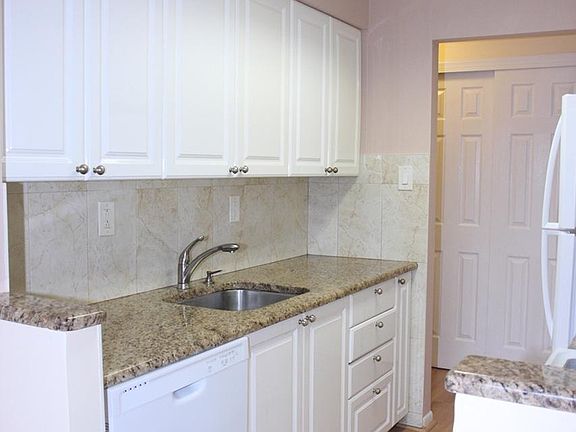 5th image of 121 Cortelyou Ave