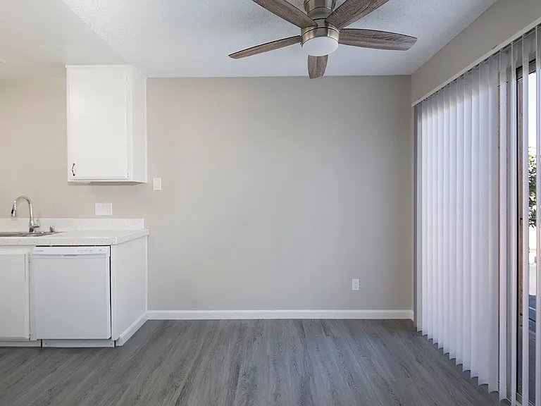 Madison Court Apartments — Photo 26