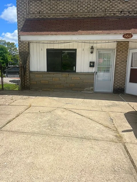 2 bed, 600 sqft, $950 — Photo 1