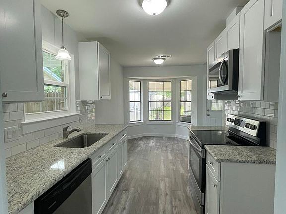 3rd image of 5791 Graymont Ln