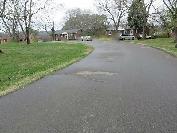 5th image of 202 Slayden Cir