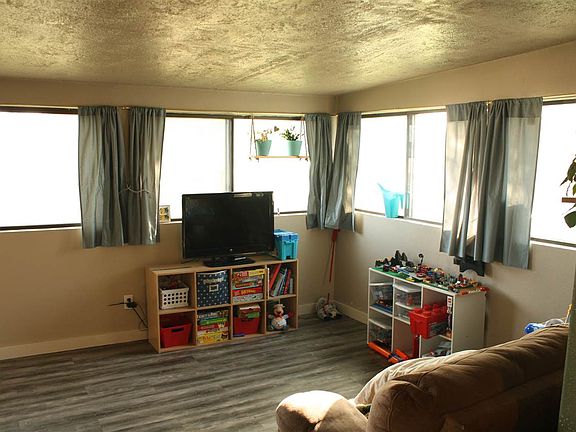 2nd image of 11816 E Alki Ave
