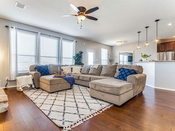 5th image of 113 Clydesdale Dr