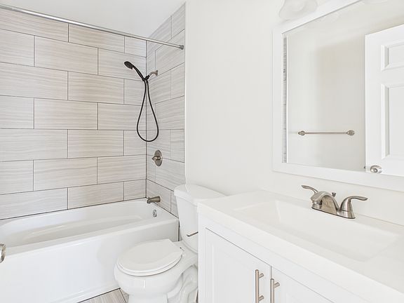5th image of 10233 34th St W #203