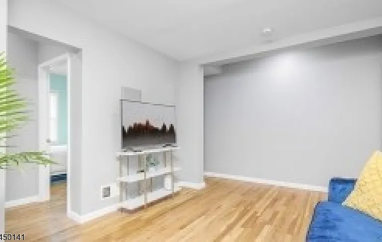 307 Jefferson Ave — Photo 6