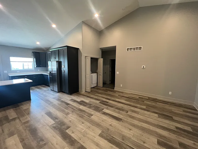 274 Capstone Dr — Photo 2