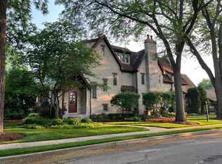 527 N Center St, Naperville, IL 60563