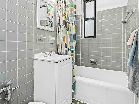 5th image of 242 E 38th St APT 3G