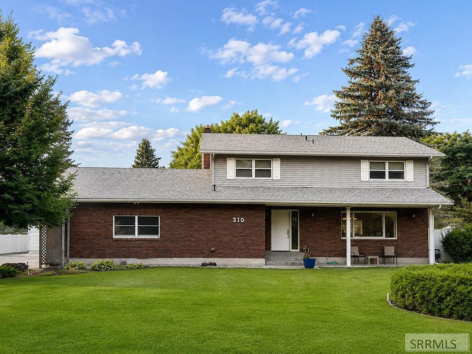 1st image of 210 Sunny Heights Ln