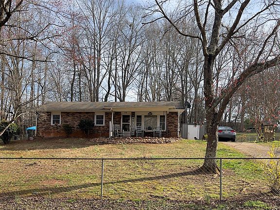 2nd image of 328 Dogwood Ln