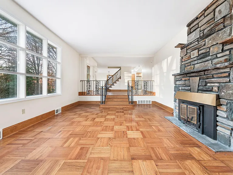 901 Academy Ln — Photo 18
