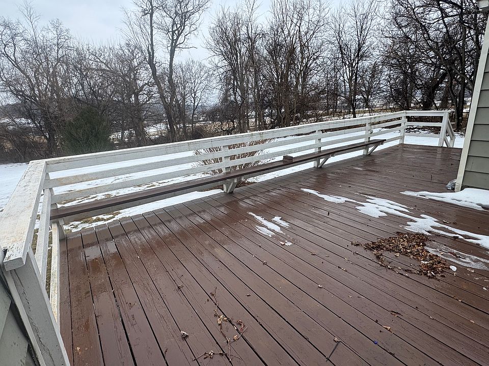 huge back deck and yard