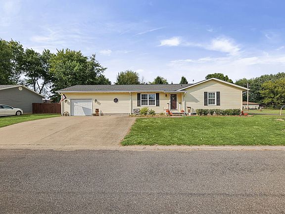 3rd image of 102 Lamar Dr