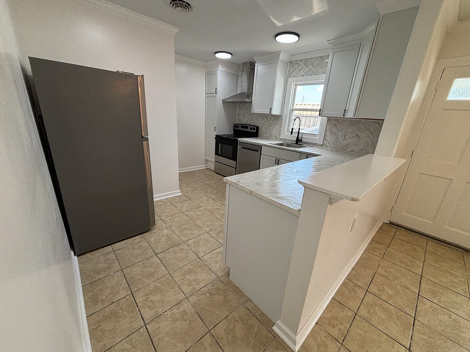 3 bed, $2,200 — Photo 4