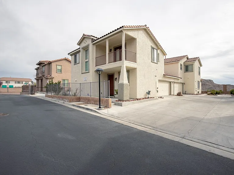 4184 Swept Plains St — Photo 30