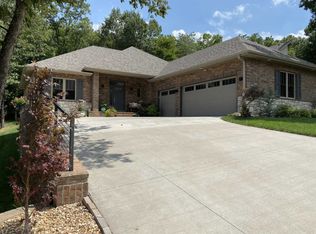 5546 S Lake Ridge Ave, Springfield, MO 65804